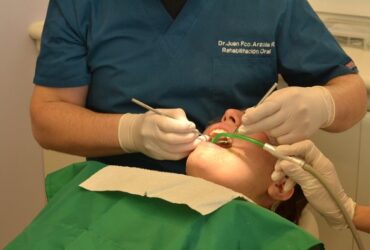 Dentista trabajando