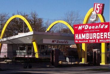 La historia detrás del primer McDonald's en 1940