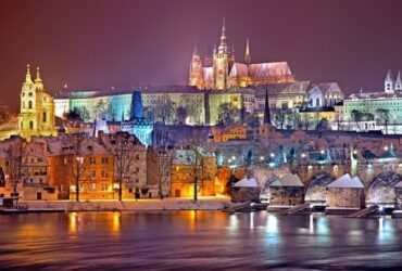 Ciudad de praga por la noche