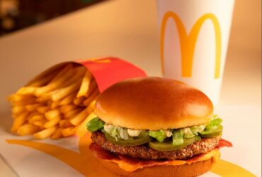 La Historia de McDonald's (1940) - Cómo una Pequeña Hamburguesería se Convirtió en un Gigante de la Comida Rápida
