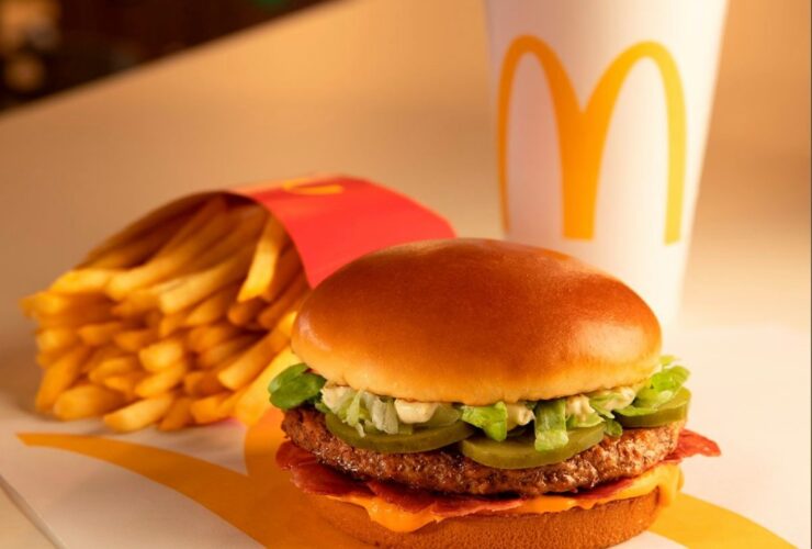 La Historia de McDonald's (1940) - Cómo una Pequeña Hamburguesería se Convirtió en un Gigante de la Comida Rápida
