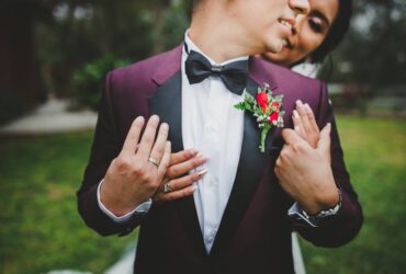 Ideas de trajes de novio originales para lucir perfecto en tu gran día
