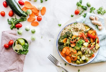 Plato de comida saludable para ayuno intermitente