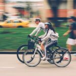 Bicicleta aparcada en ciudad española
