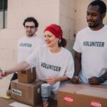 Grupo de voluntarios colaborando en actividad social